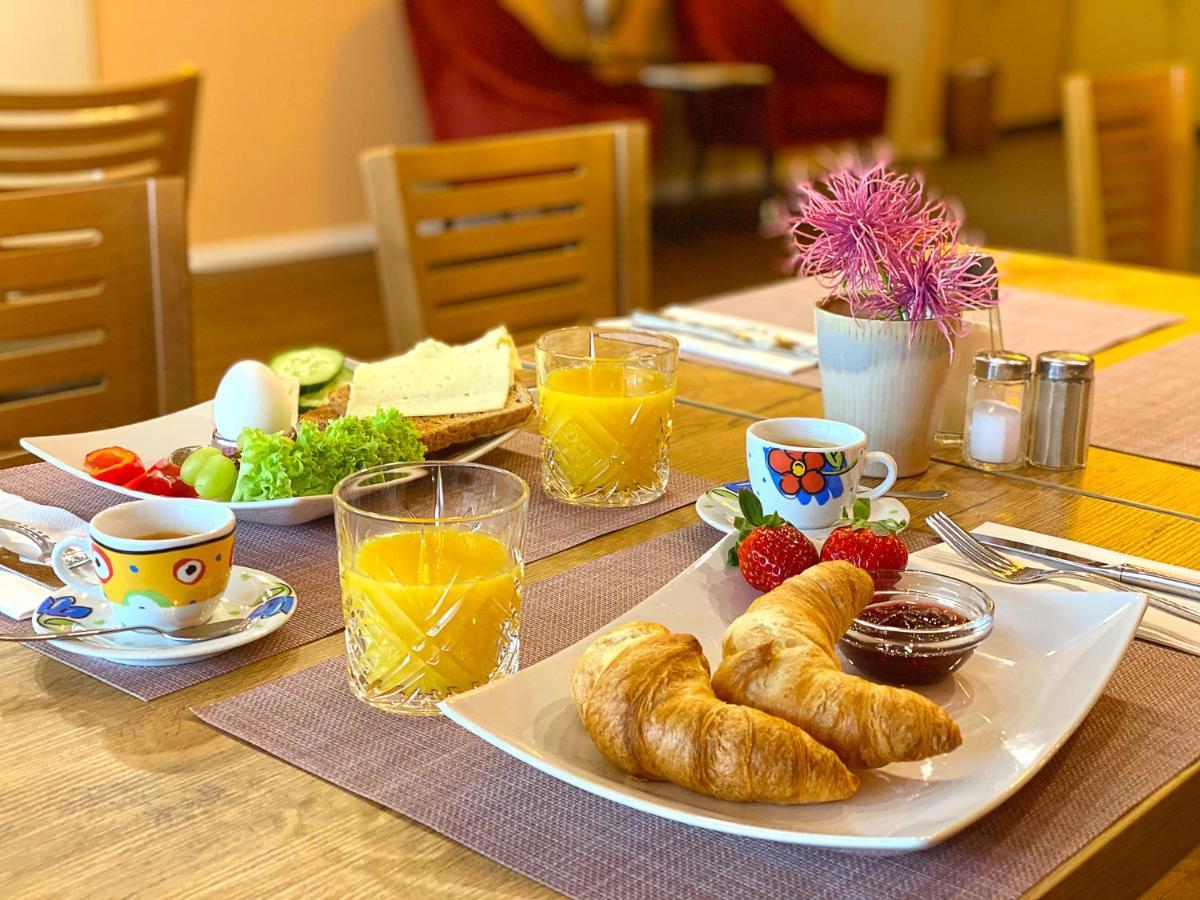 Russmann Hotel & Living Goldbach  ภายนอก รูปภาพ