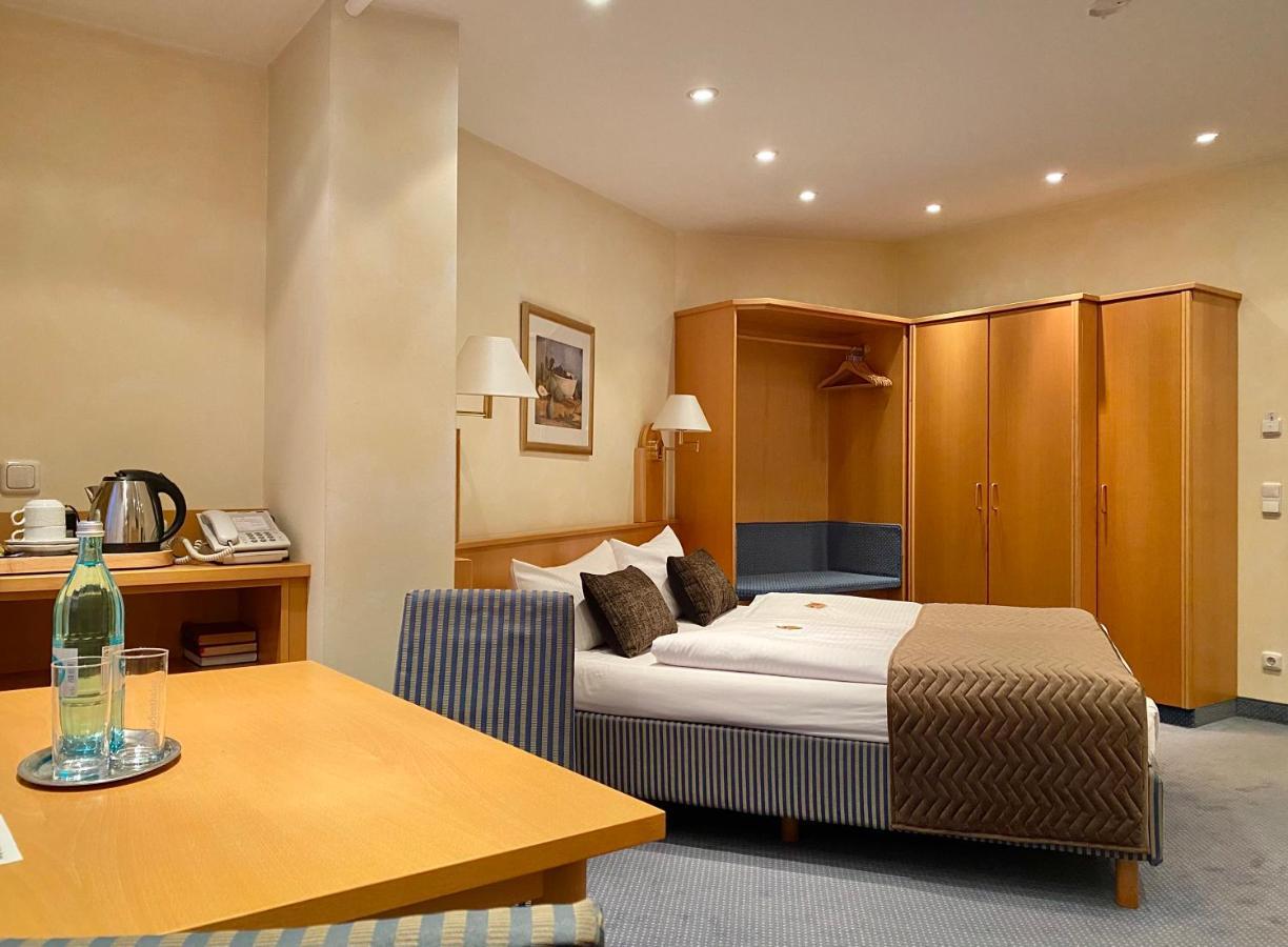 Russmann Hotel & Living Goldbach  ภายนอก รูปภาพ