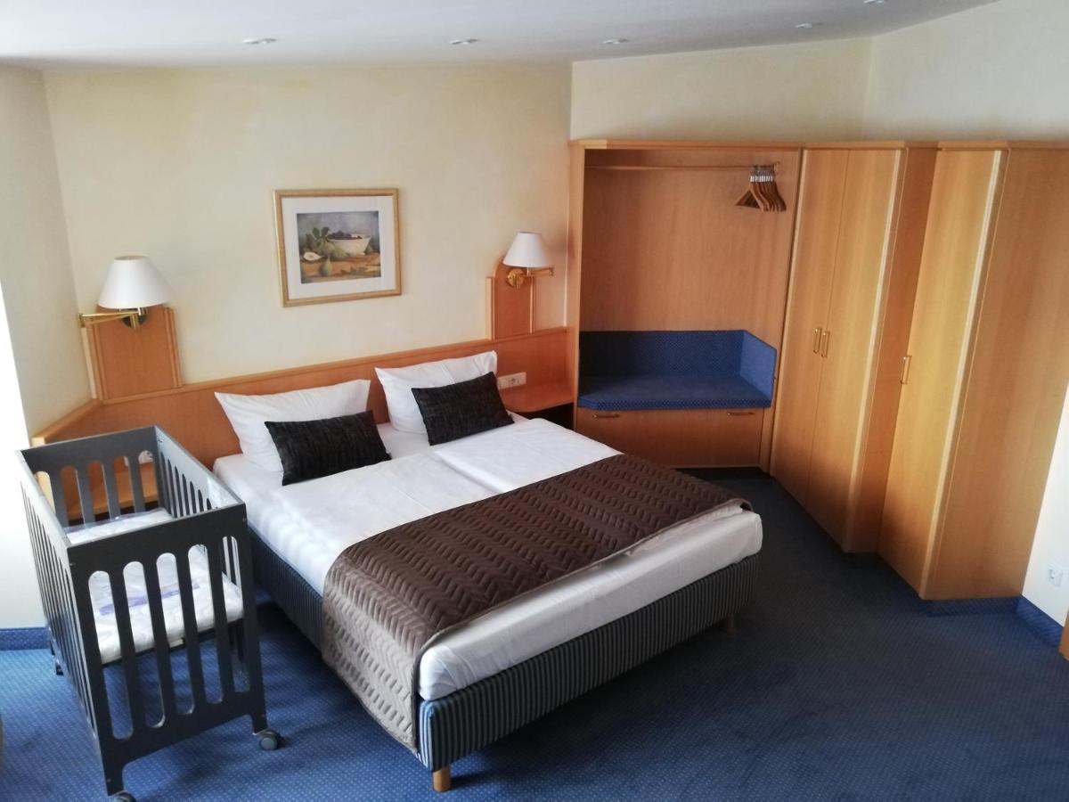 Russmann Hotel & Living Goldbach  ภายนอก รูปภาพ
