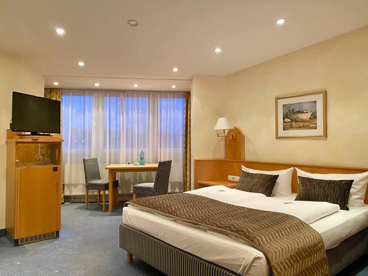 Russmann Hotel & Living Goldbach  ภายนอก รูปภาพ