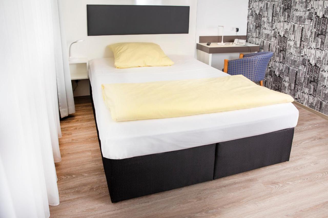 Russmann Hotel & Living Goldbach  ภายนอก รูปภาพ